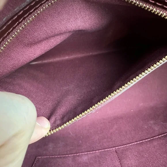 LOUIS VUITTON VERNIS TOTE AMARANTE TOTE And wallet - Picture 13 of 13